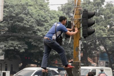 Dishub Kota Bandung Menyelesaikan Dn Perbaikan Alat Pemberi Isyarat Lalu Lintas (APILL), Enam Persimpangan Mengalami Gangguan Akibat Pencurian