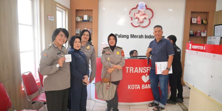 Sambut HUT Humas Polri ke-75, Polda Jabar Gelar Donor Darah dengan Ratusan Pendonor