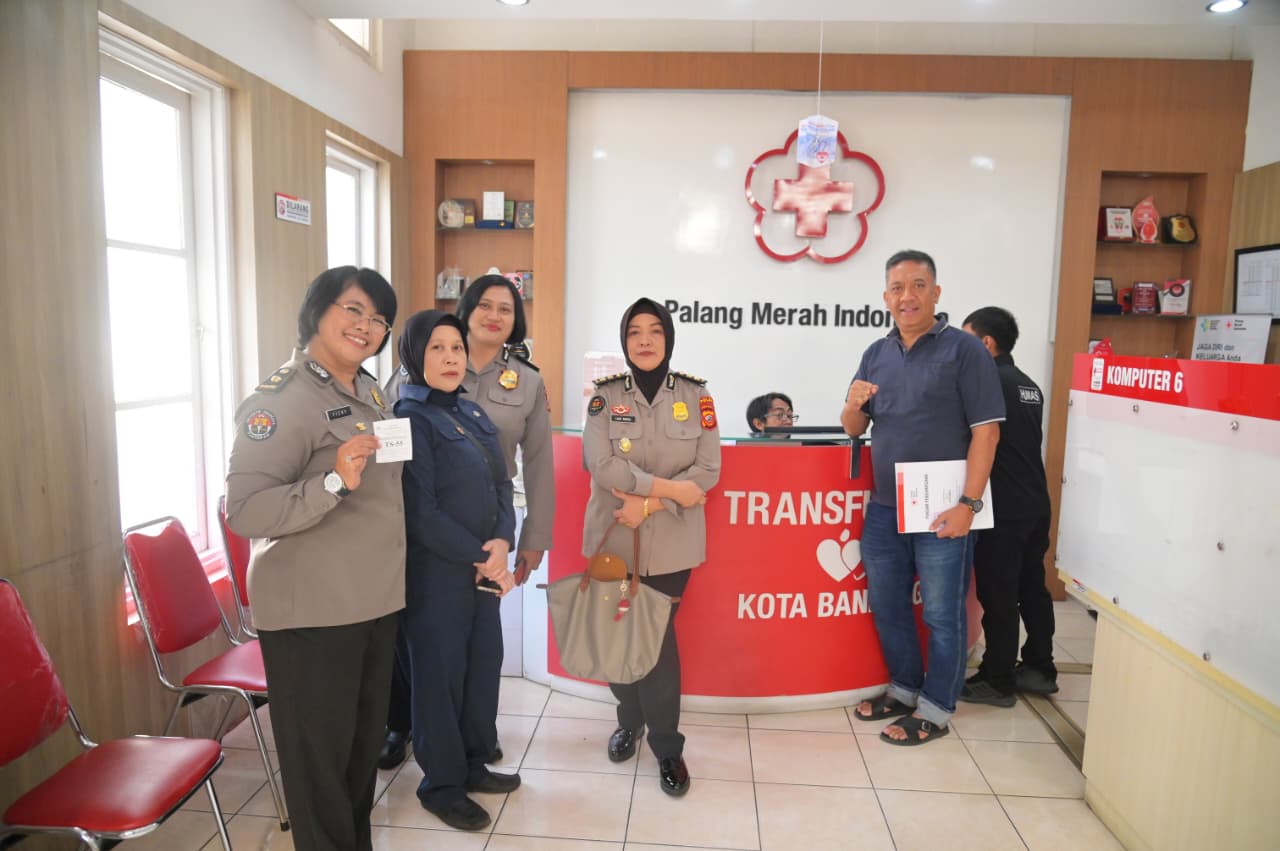 Sambut HUT Humas Polri ke-75, Polda Jabar Gelar Donor Darah dengan Ratusan Pendonor