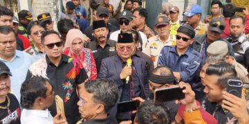 RATUSAN JURNALIS GERUDUK PEMKAB BEKASI! “ANTI-KRITIK JANGAN JADI PEJABAT, JADI TUKANG CILOK SAJA!”